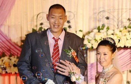 孙明明个人资料:孙明明与老婆结婚照片_家庭背景