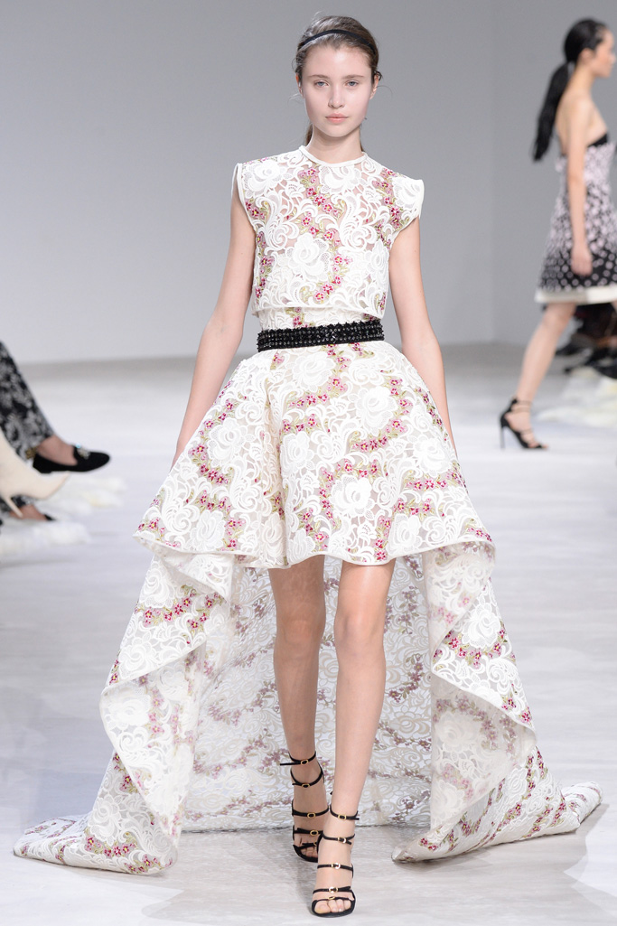 Giambattista Valli 2016春夏高级定制流行发布