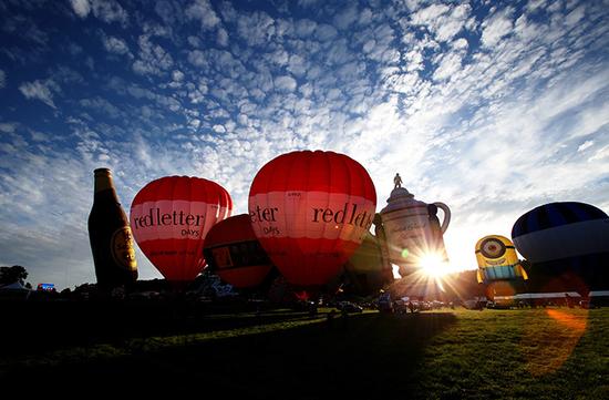 英国布里斯托尔国际热气球节正式开幕