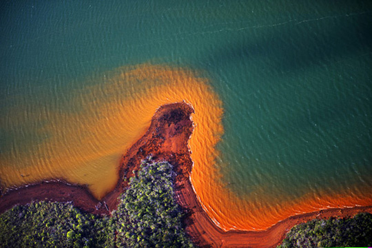 新喀里多尼亚：湖光水色间的梦幻之地
