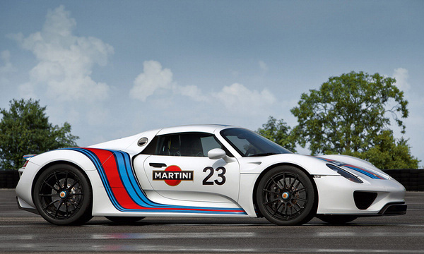 保时捷携手Martini Racing 推出911 Carrera S