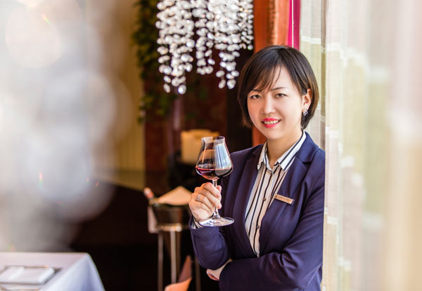 北京金融街丽思卡尔顿酒店新任餐厅部经理王梓女士