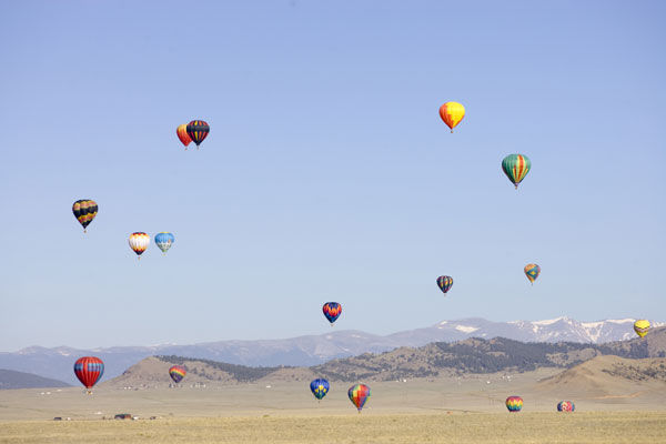 第40届科州斯诺马斯热气球节 一场天空怪异秀