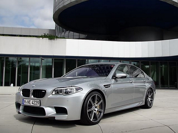 BMW Individual部门推出“纯金属银”配色