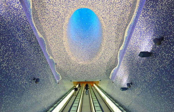 世界上最梦幻的地铁站 奇幻旅程从这里开始