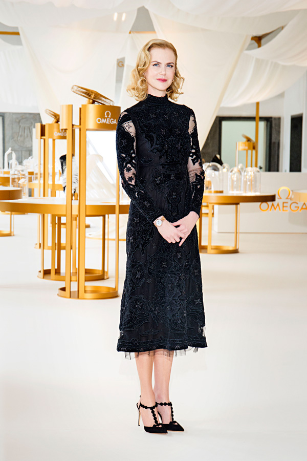 妮可·基德曼优雅揭幕欧米茄“她的时光”展览