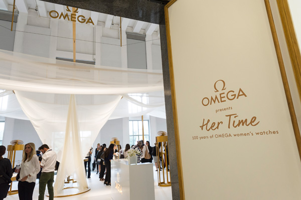 妮可·基德曼优雅揭幕欧米茄“她的时光”展览