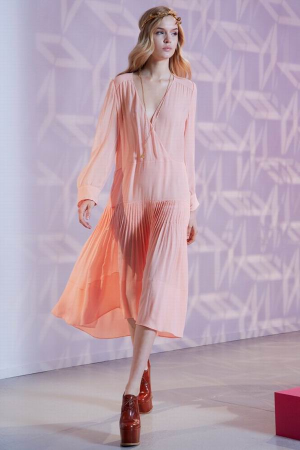 Louis Vuitton 路易威登 发布2013早春粉色度假系列