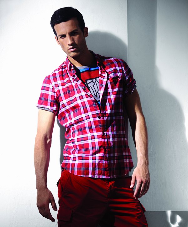 用色彩点燃的经典时尚  VJC男装2012夏装新品短袖衬衫上市